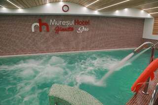 Отель Hotel Muresul Health Spa Совата Двухместный номер с 2 отдельными кроватями, балконом и доступом в спа-центр-1